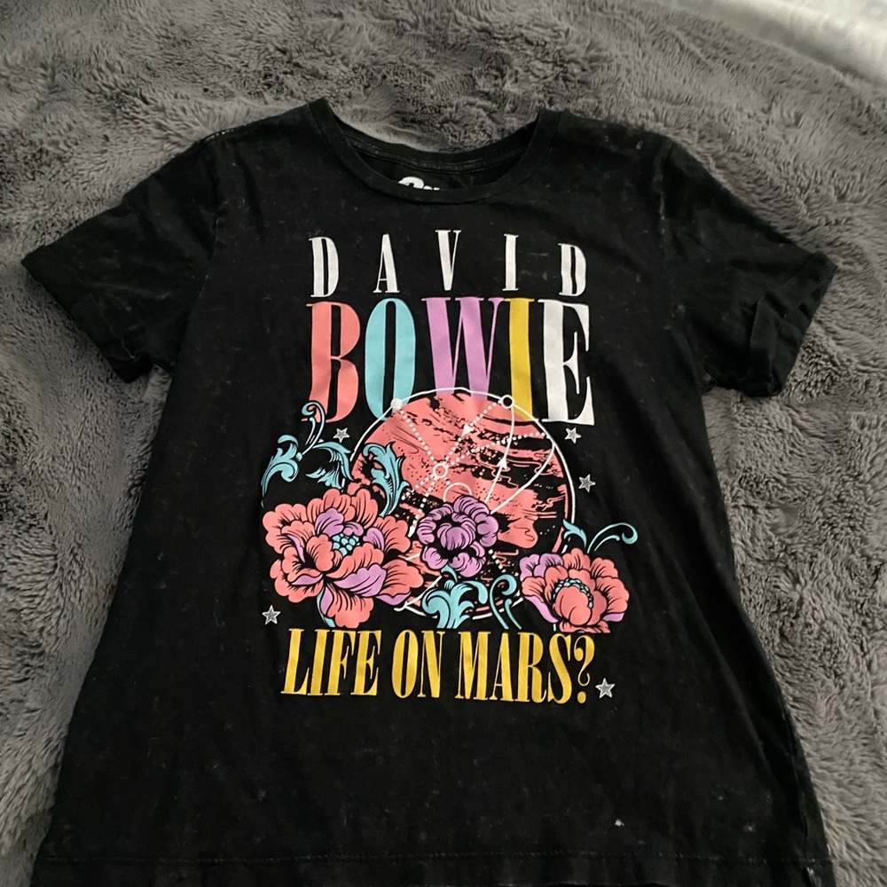 Graphic tee shirt